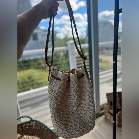 Stylish Tan and Brown Woven Bucket Bag - Picture 7 of 7